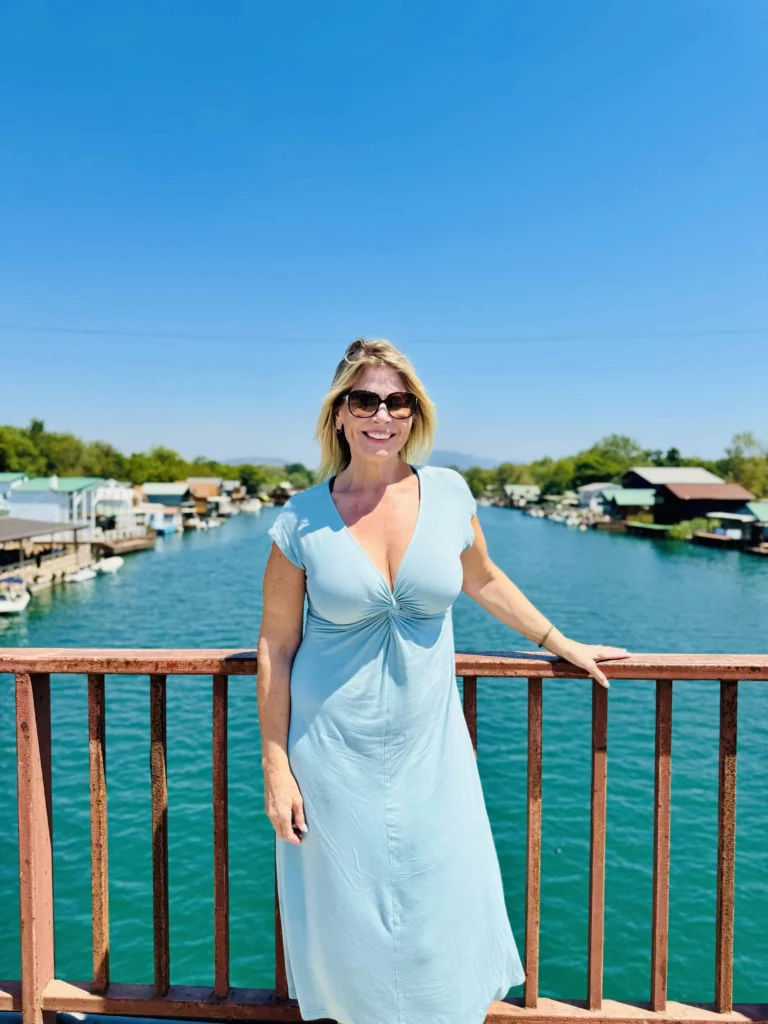 How to Feel Good in Your Own Company While Traveling Solo