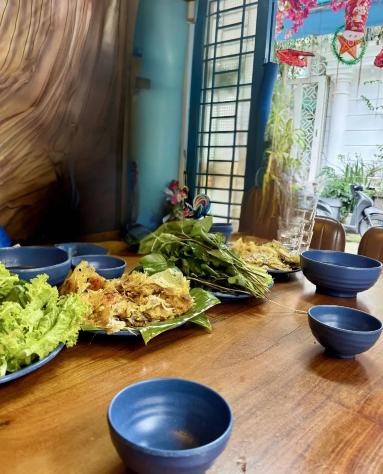 How Locals Eat in Southern Vietnam: Breakfast, Lunch & Dinner in Ho Chi Minh City (2025 Edition)